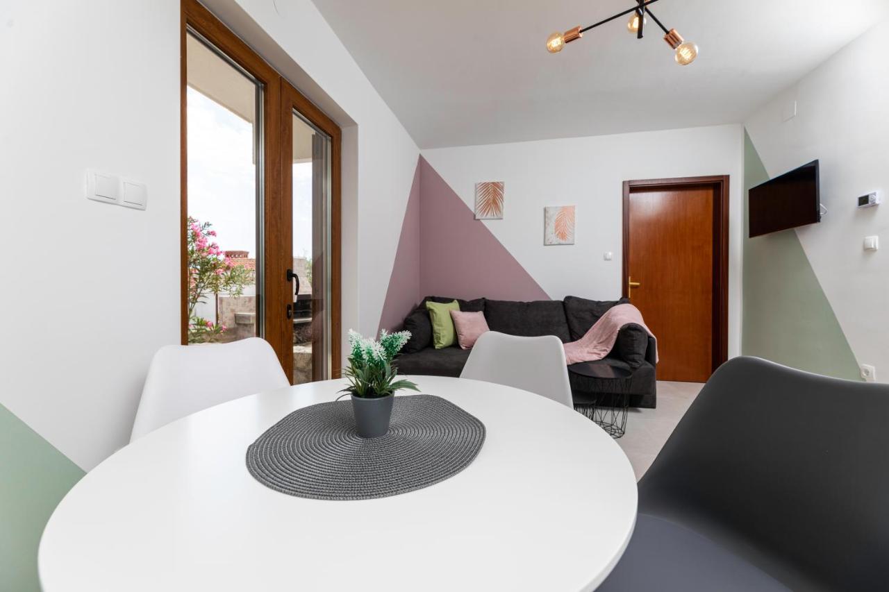 Apartments Vjeko クルク エクステリア 写真