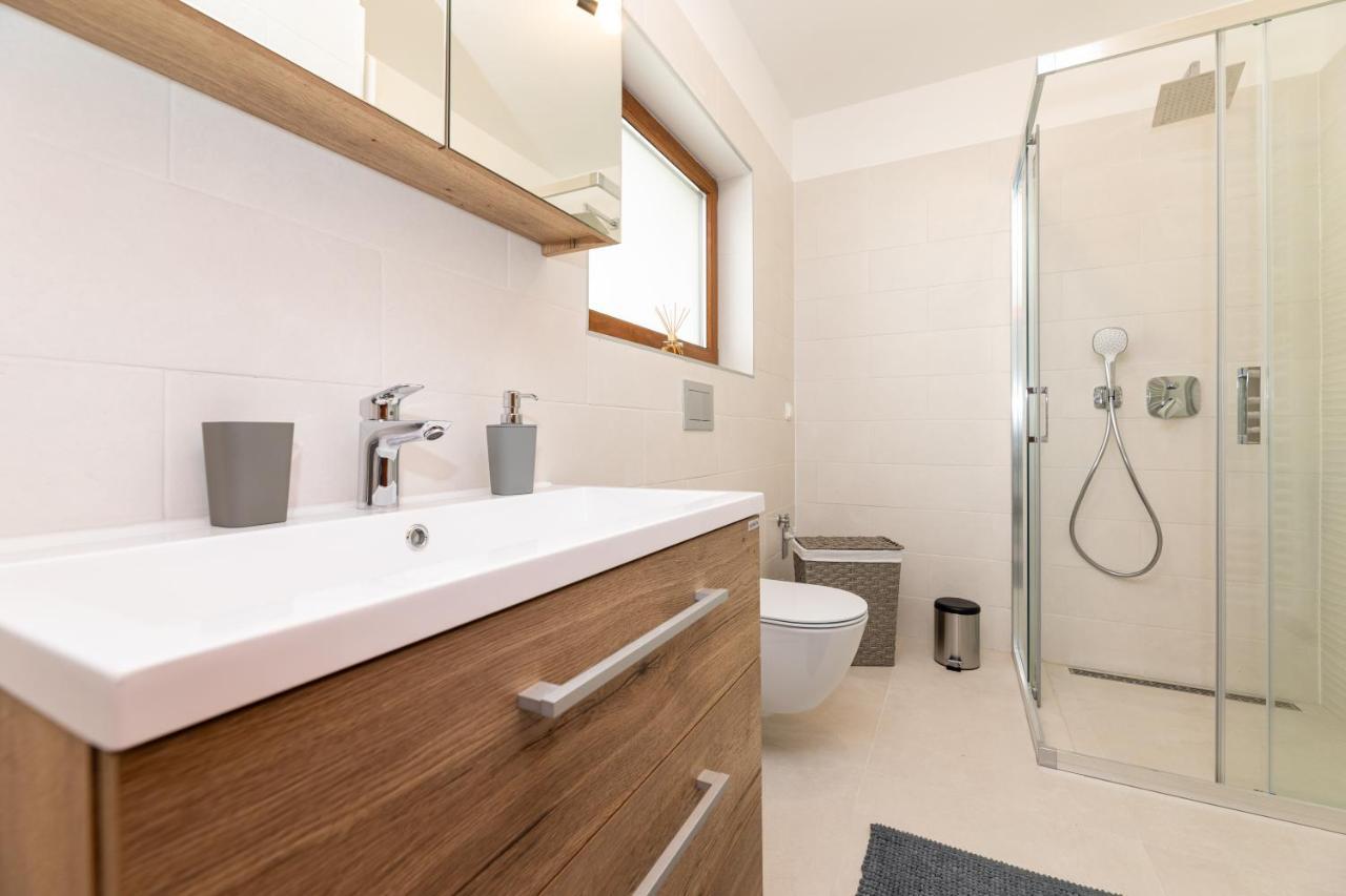Apartments Vjeko クルク エクステリア 写真