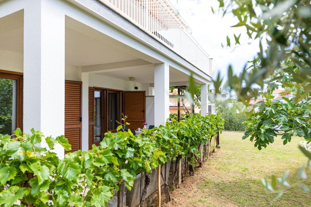 Apartments Vjeko クルク エクステリア 写真